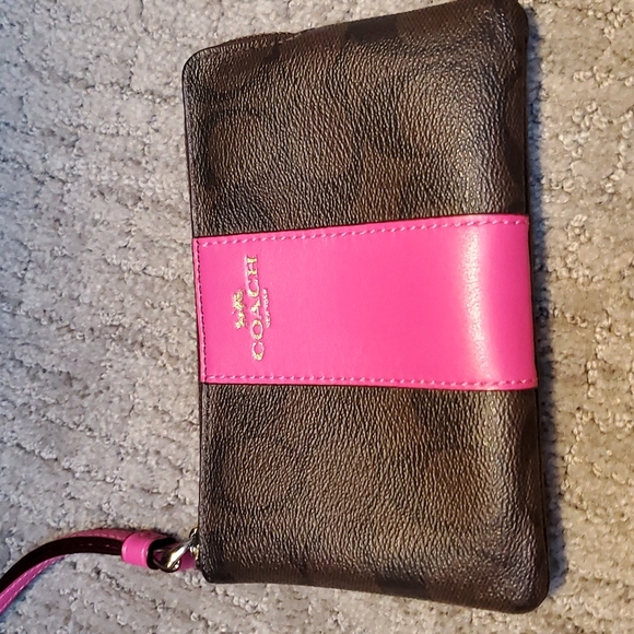 Coach wristlet - Picture 1 of 3